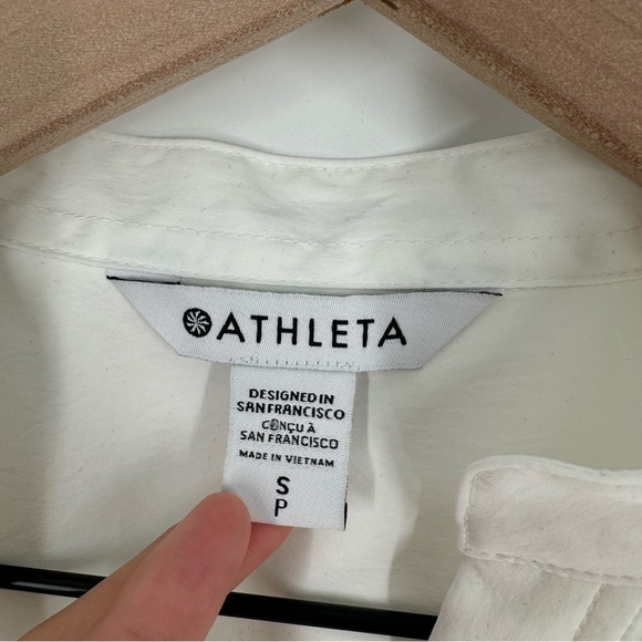 New! Athleta Levitate Poplin Tee Short Sleeve Blouse Size Small - Picture 4 of 12